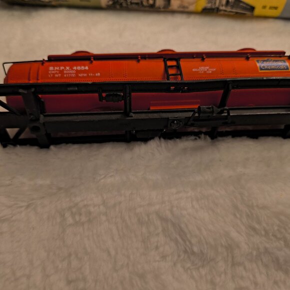 AHM HO Scale Vintage Freight Cars - Tank & Reefer with Boxes! - Picture 4 of 13